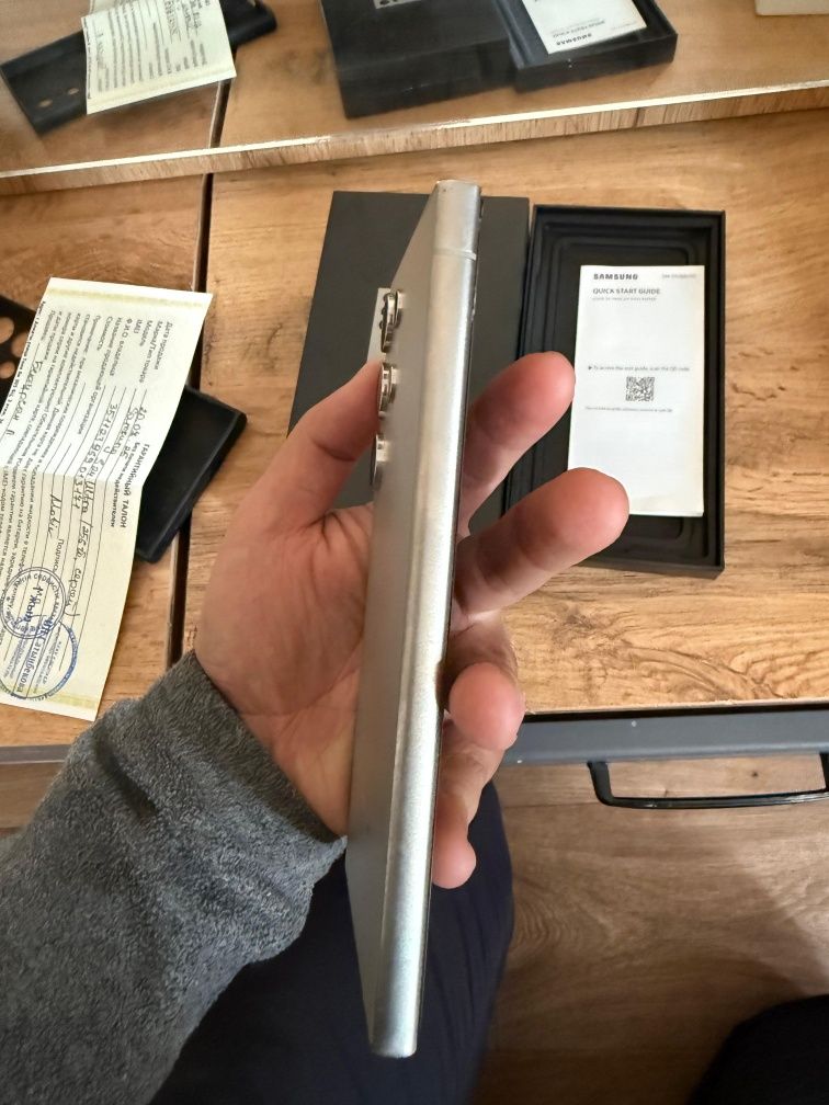 Продам новый s24 ultra 256gb