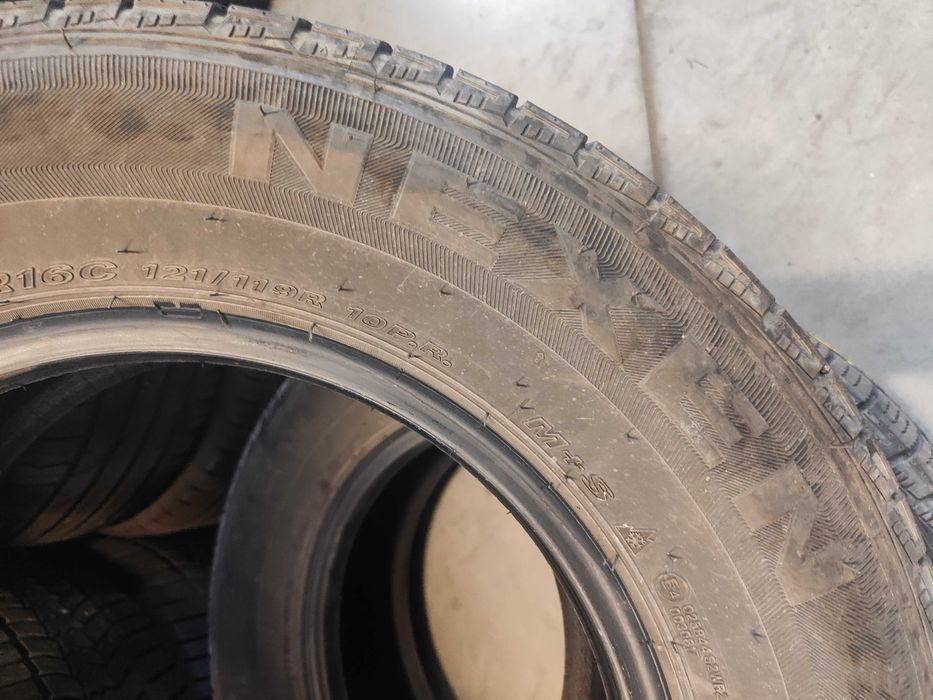 2бр.зимни гуми 235/65/16C Nexen