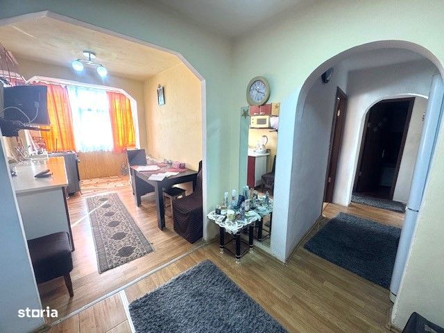 Apartament 3 cam decomandat Se accepta schimb cu 2 cam