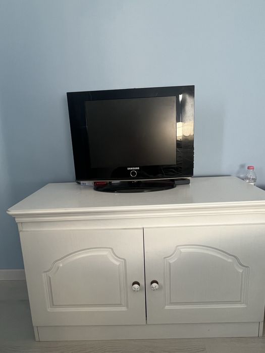 Нощни шкафчета и скрин