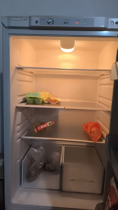 Продам холодильник на ремонт или запчасти