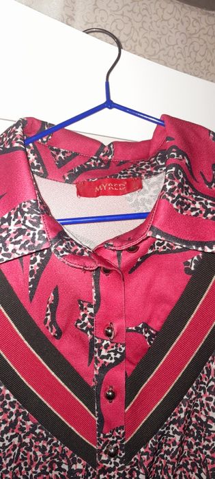 Продаётся модная платье малиновогого цвета тигровая зимняя осеняя