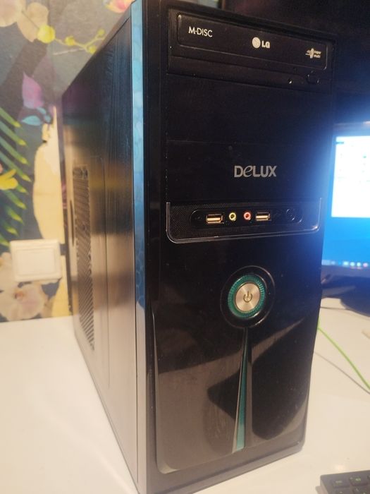 Vand pc este un i5 cu hard de 500gb 4 gb memorii ramii