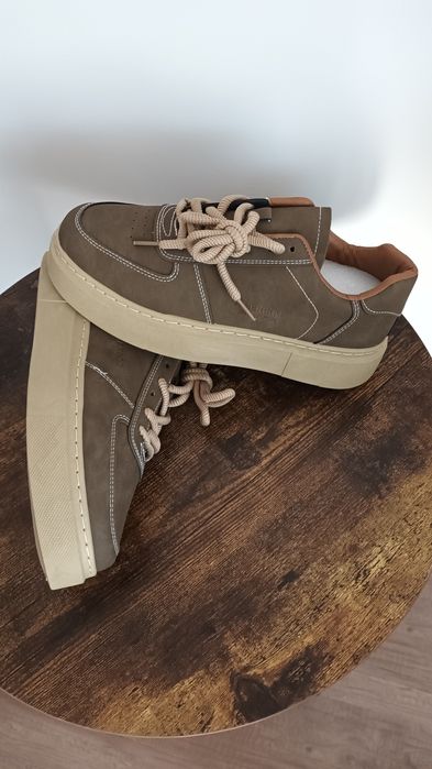 Vând pantofi pt barbati