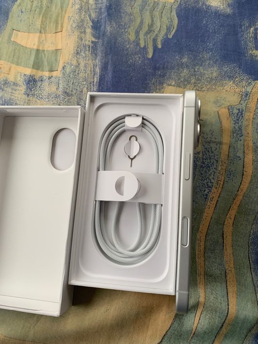 Iphone 16 128gb чисто нов