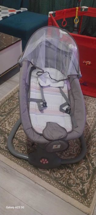 Vand  leagan nou si scoica aproape noua