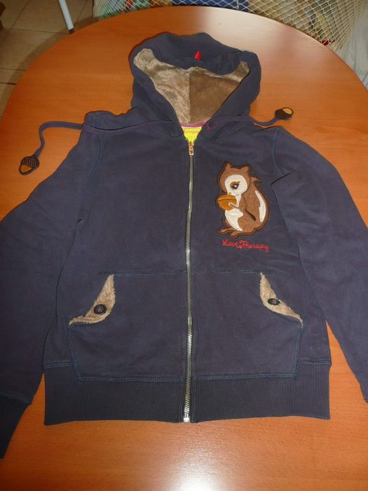 Уникален Суичър размер С много мек и топъл отвътре