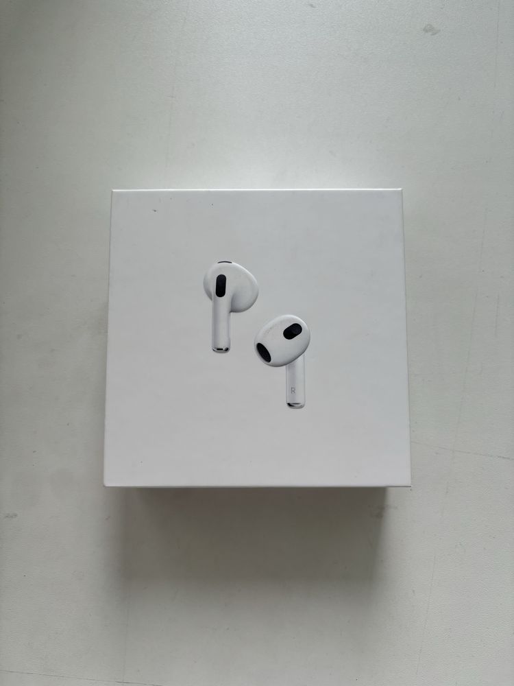 продам оригинал airpods 3 в идеальном состоянии