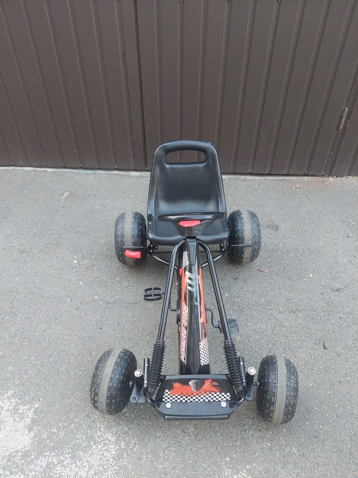CART CU PEDALE în stare foarte bună