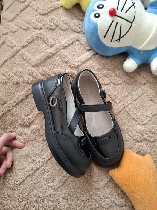 Продам детские туфли