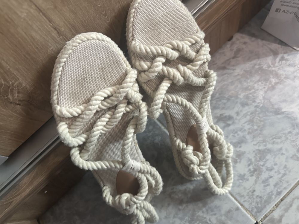 Сандали с връзки H&M