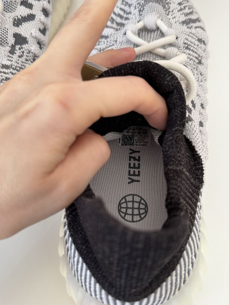 Adidas Yeezy Boost 350 V2 Panda