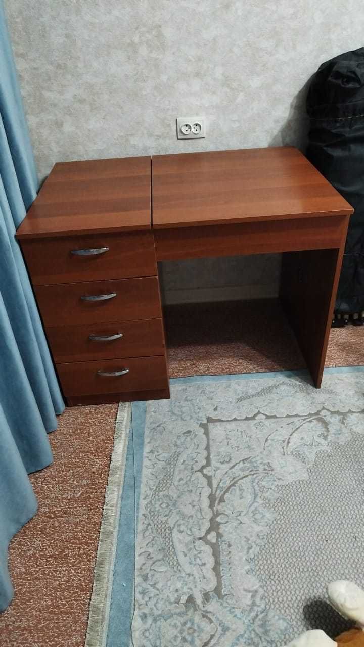 Стол как новый  качественный