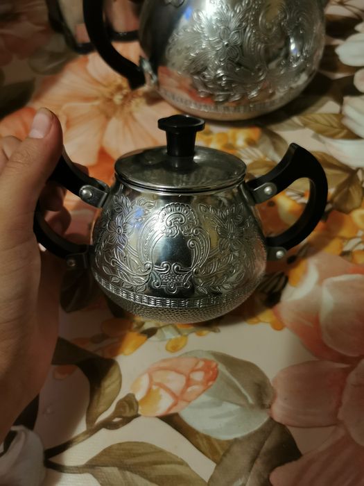 Комплект прибори за чай