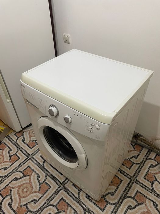 стиральная машина в рабочем состояние