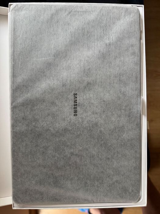 Samsung Galaxy tab S8+ 
8 GB RAM 5G 256 GB състояние на батерията 98%