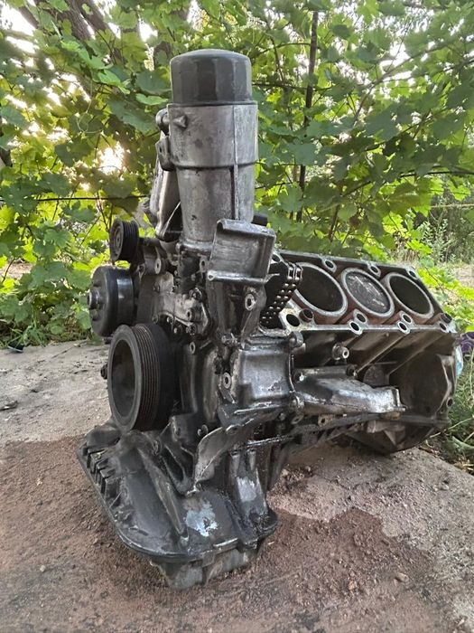 Мерседес Блок, галовка M 112 матор обьем 2.4 почти все матор целиком.