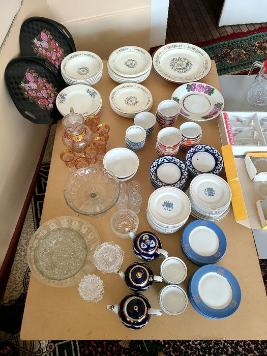 Чиннилар сотилдаи (хрустал ва пахта гулли сераислар)