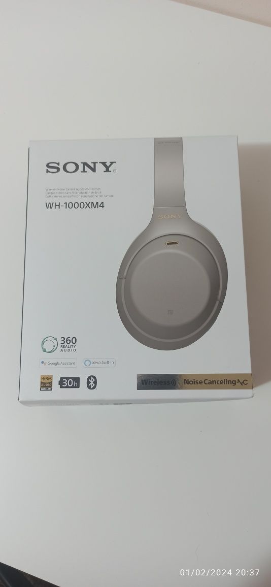 Cutie căști Sony WH-1000XM4