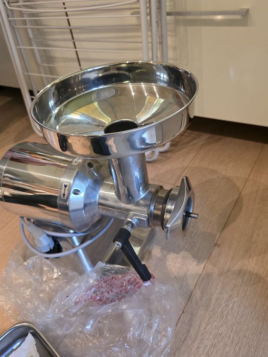 Mașină de tocat carne profesională