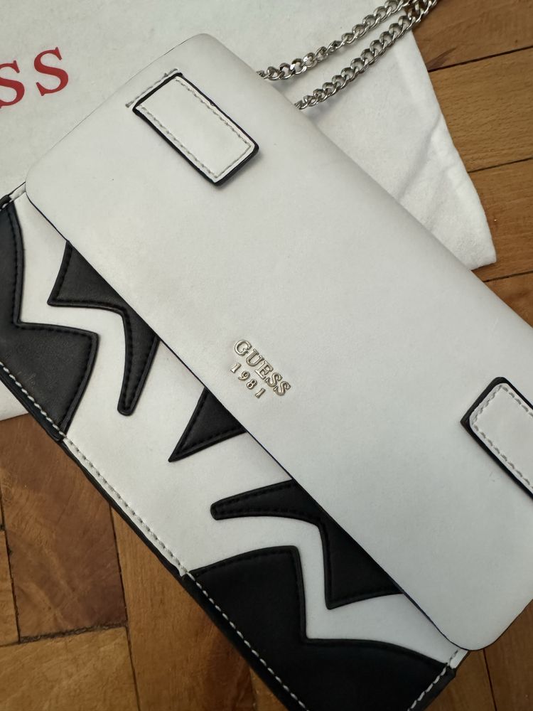 Дамска чанта GUESS