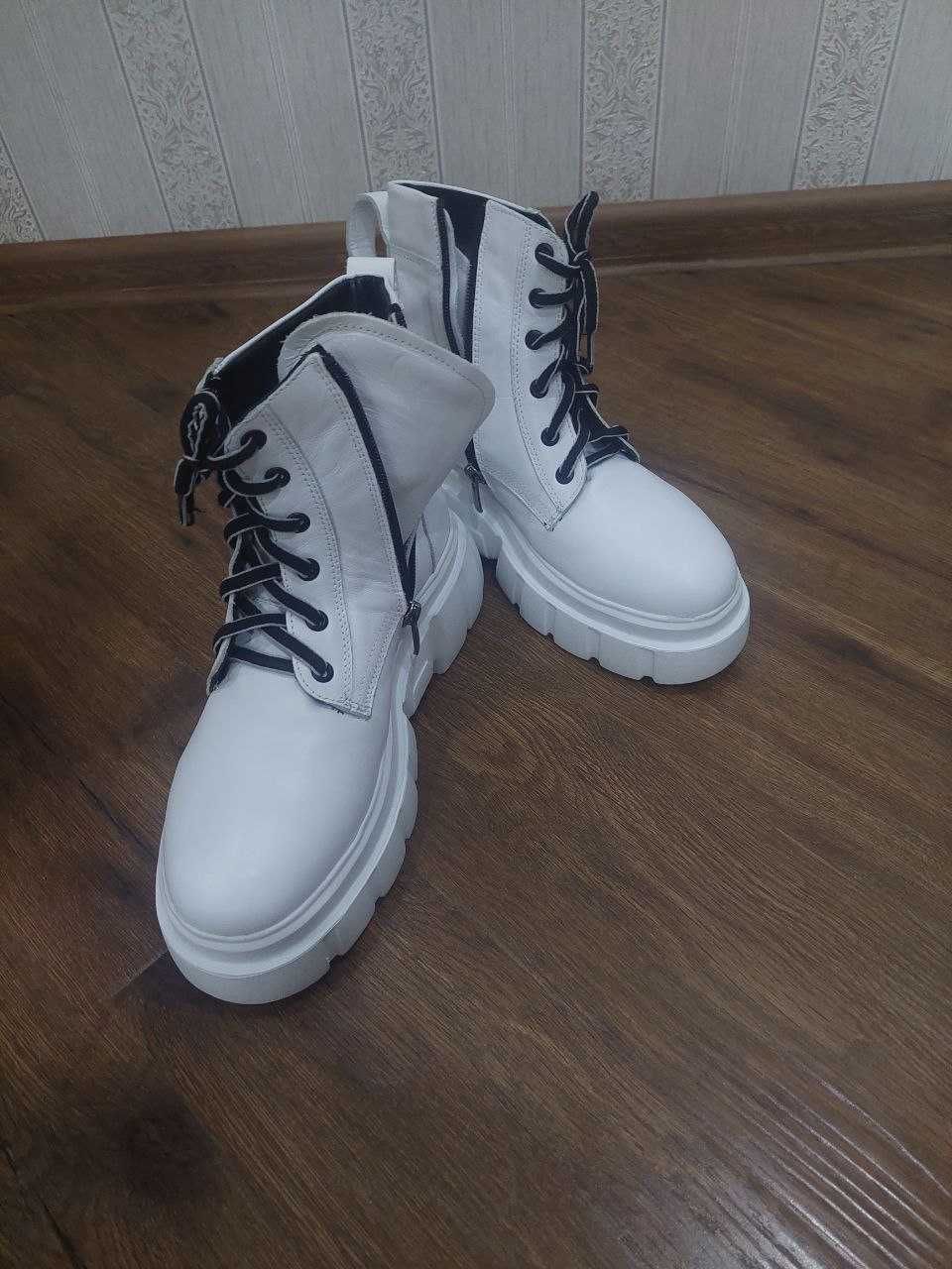 Ботинки кожаные белые, производство Турция