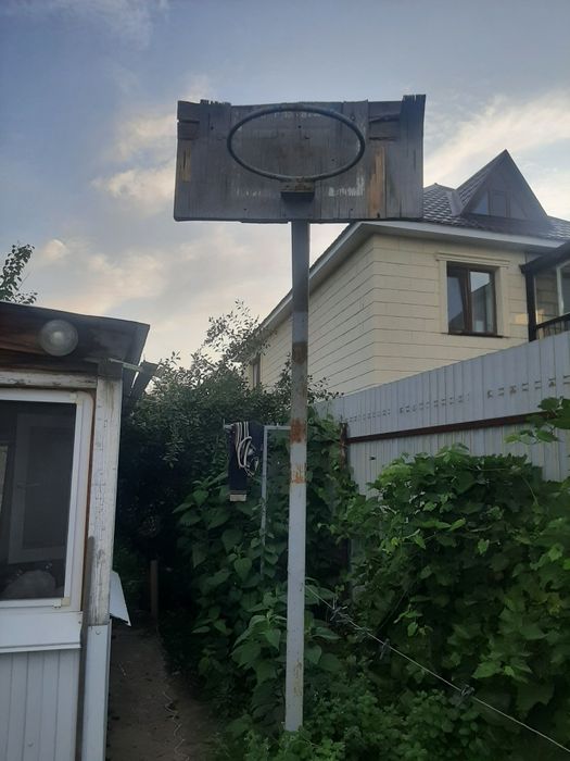 Продам баскетбольную стойку с кольцом