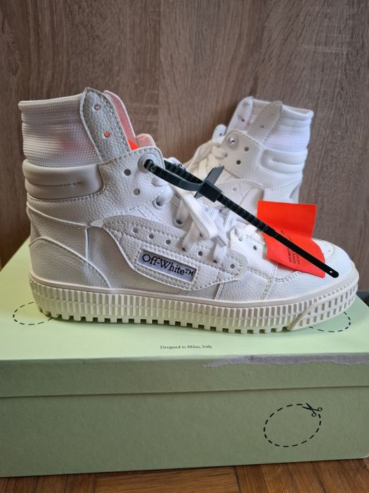 Off white 3.0 . 680 RON