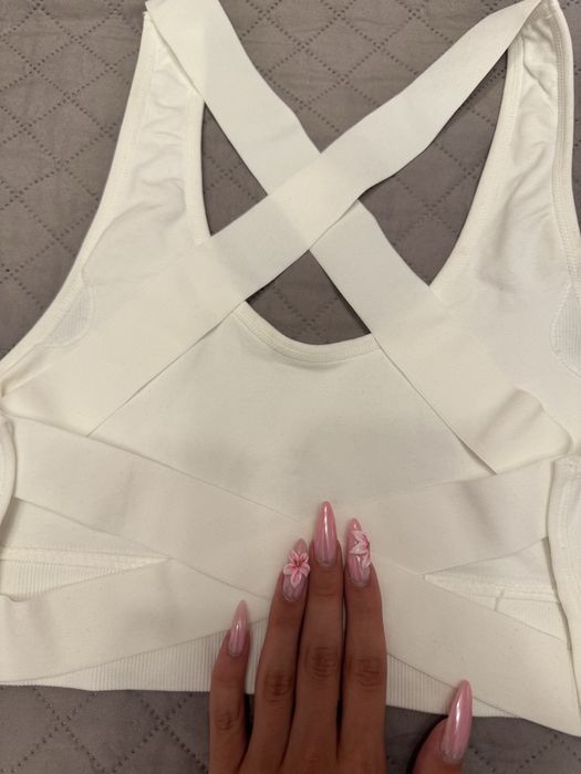 Бял потник с интересен гръб