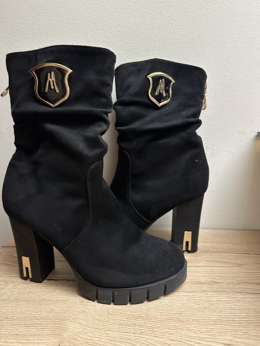 Дамски боти с дебел ток