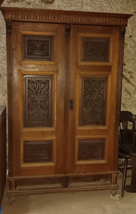 Sifonier vintage lemn sculptat