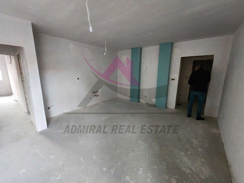 Просторен тристаен -Левски