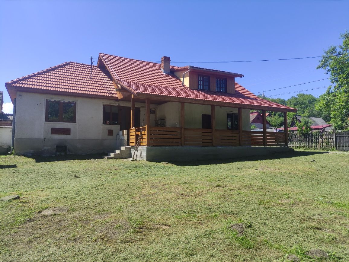 Casa la 8 km de Deva