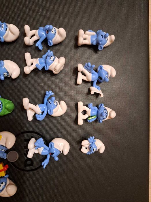 Lot de 18 figurine strumfi