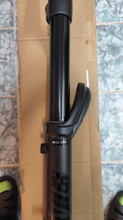 Fox Performance 38, 29" 170mm