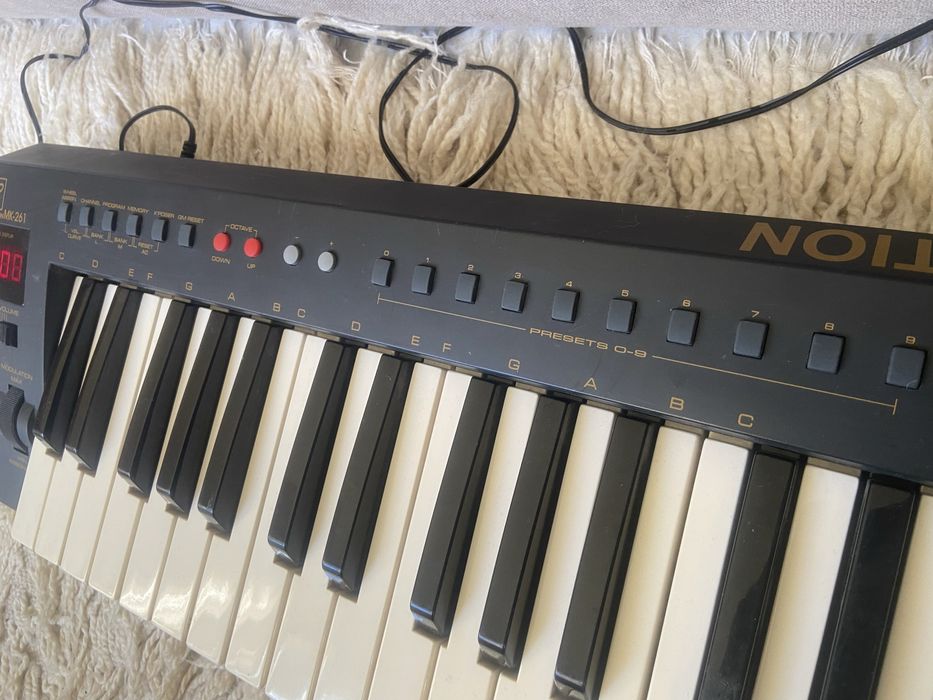 Midi клавир(доста голям и хубав )
