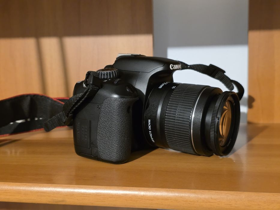 Canon 550D + obiectiv 18-55mm