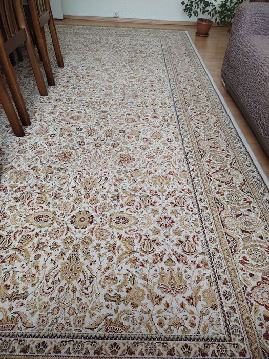 Продаю ковёр 3,5 на 2,5 в очень хорошем состоянии