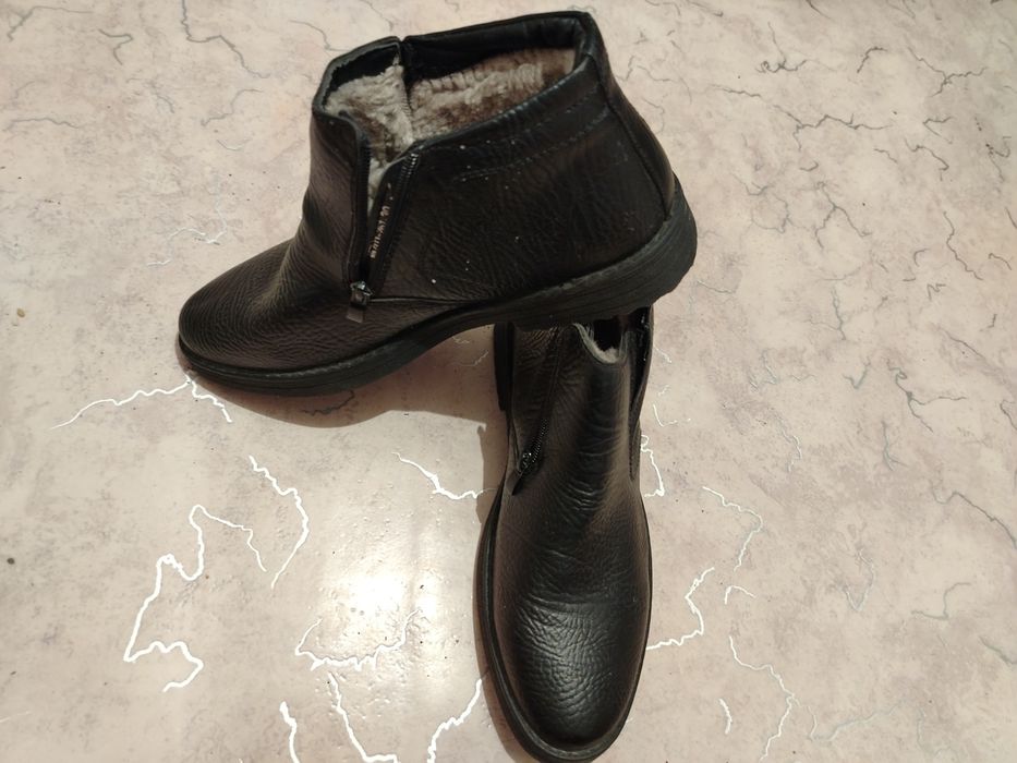 Продам зимнюю обувь