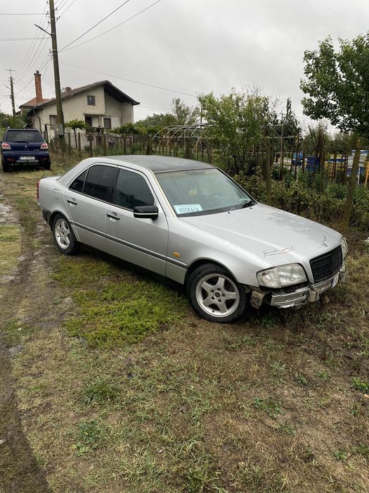 Мерцедес  ц200.