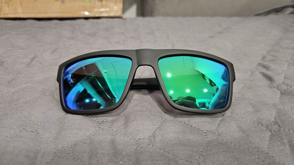 Vand ochelari de soare polarizati