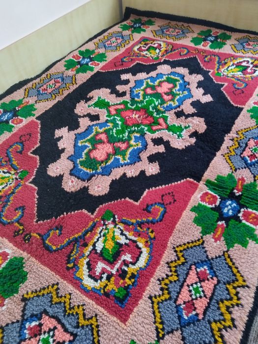 Нови покривки за легло, китеници.