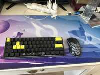 Tastatura ducky one 2 mini cu swichiuri RGB și maus AQIRIS