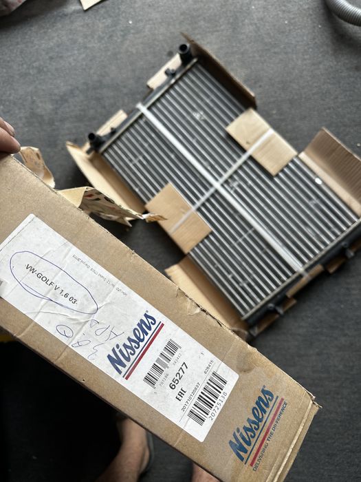 Radiator apa VW Golf 5 1.6 benzina cod 65277