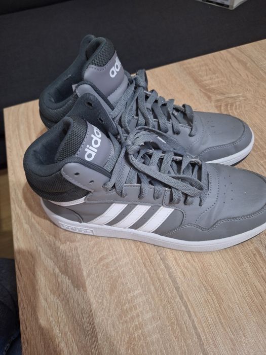 Маратонки адидас