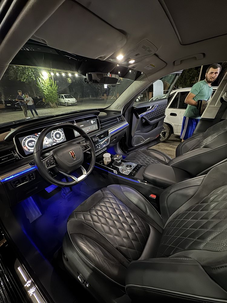 Hongqi HS5 2.0 Turbo