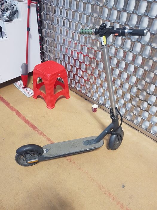 vând trotineta electrica xiaomi