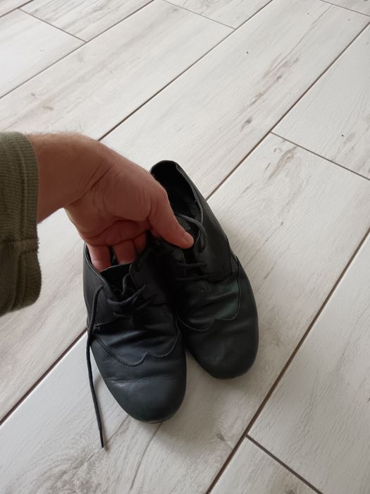 Vand pantofi dans sportiv