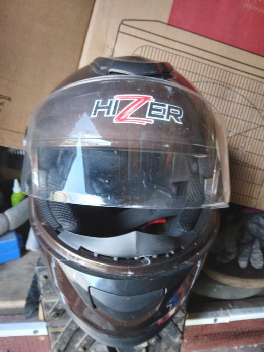 Продам шлем на мотоцикл. В хорошем состоянии. Продаю из за ненадобност