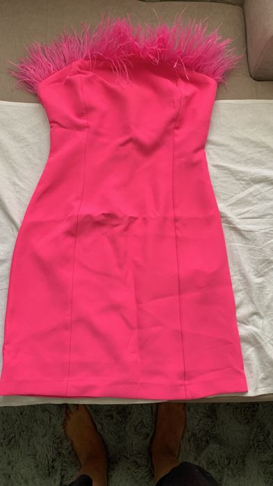 Rochie Rezerved roz, scurta, cu pene